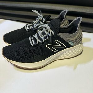 New Balance Fresh Foam Roav woman’s Black Running Shoes